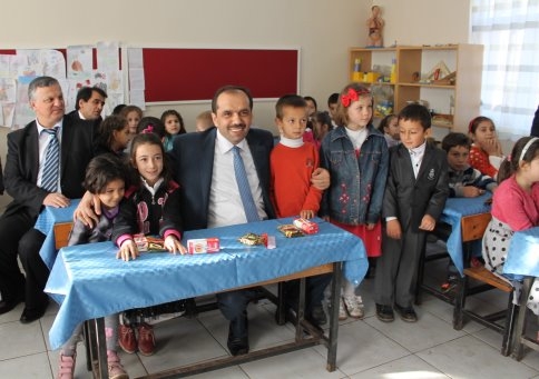 OKULUN AÇILIŞINA BAKAN YARDIMCISI KATILDI