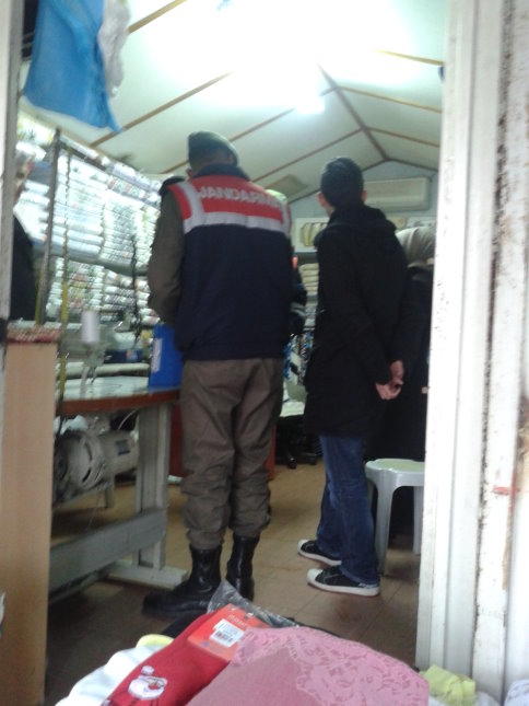 Dükkana Girip Kol Çantasını Çaldılar