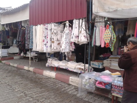 Dükkana Girip Kol Çantasını Çaldılar