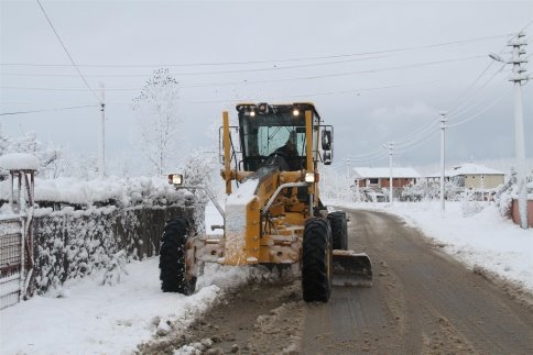 Akyazı Belediyesi Karla Mücadele İçin Tüm Ekipleri Seferber Etti