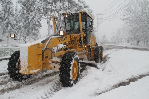 Akyazı Belediyesi Karla Mücadele İçin Tüm Ekipleri Seferber Etti