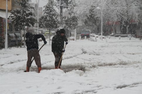Akyazı Belediyesi Karla Mücadele İçin Tüm Ekipleri Seferber Etti