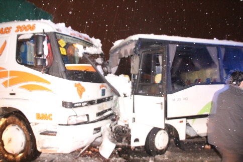 Otobüs ve Kamyon Çarpıştı