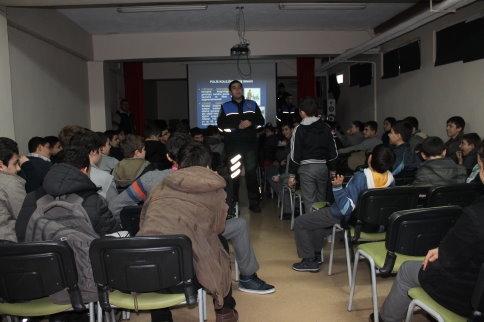 ÖĞRENCİLERE TOPLUM DESTEKLİ POLİSLİK SEMİNERİ