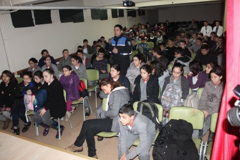 ÖĞRENCİLERE TOPLUM DESTEKLİ POLİSLİK SEMİNERİ