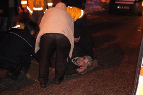 Buzlanan Yolda Bisikletiyle Kayan Yaşlı Adam Yaralandı