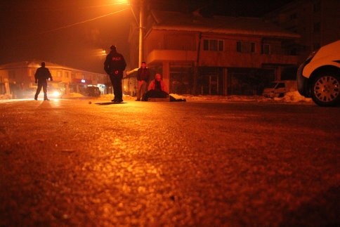 Buzlanan Yolda Bisikletiyle Kayan Yaşlı Adam Yaralandı