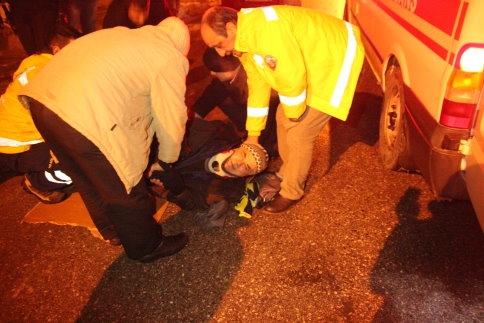 Buzlanan Yolda Bisikletiyle Kayan Yaşlı Adam Yaralandı