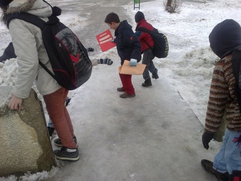 Okul girişi Rampalı Buz pisti, Yuvarlanan Yuvarlana