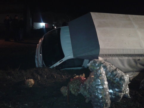 Buzlu Yolda Kayıp Su Kanalına Uçtu