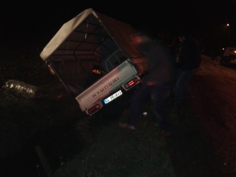 Buzlu Yolda Kayıp Su Kanalına Uçtu