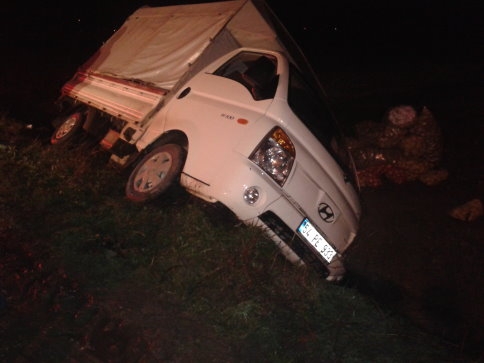 Buzlu Yolda Kayıp Su Kanalına Uçtu