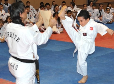 Akyazı’ lı Taekwondocular Terfi Etti