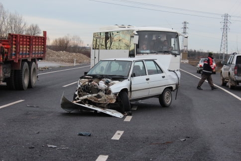 Kafa Kafaya Çarpıştılar 3 Yaralı 