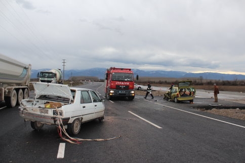 Kafa Kafaya Çarpıştılar 3 Yaralı 