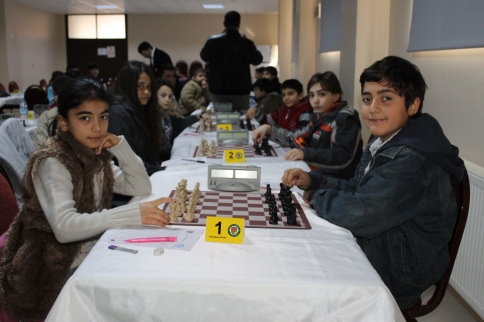 ÖDÜLLÜ SATRANÇ TURNUVASI BAŞLADI