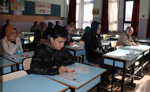 AÇIK ÖĞRETİM SINAVLARI YAPILIYOR