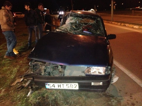 Akyazı Küçücek Kavşağı Yine Bir Trafik Kazasına Sahne Oldu