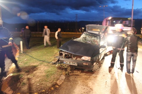 Akyazı Küçücek Kavşağı Yine Bir Trafik Kazasına Sahne Oldu