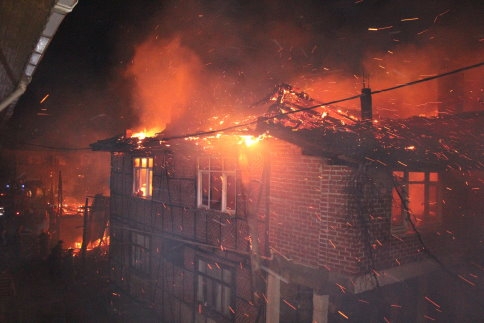 Akyazı Yağcılar köyünde büyük yangın. 