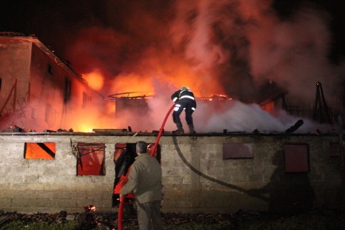 Akyazı Yağcılar köyünde büyük yangın. 