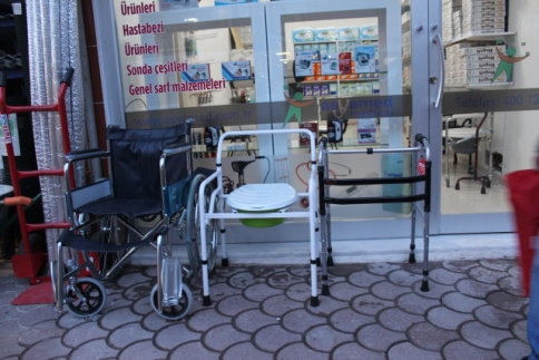 Akyazı'nın sağlık sektöründe ihtiyaç duyduğu medikal market açıldı.!!!