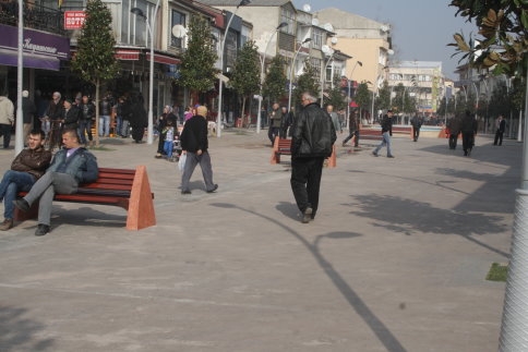 Çarşı İçine Banklar Konuldu