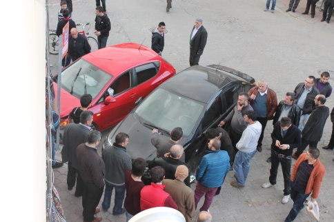 Üç Aracın Karıştığı Kazada Maddi Hasar Meydan Geldi