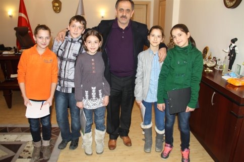 BAŞKAN ÇOCUKLARLA AKYAZI’NIN GELECEĞİNİ KONUŞTU