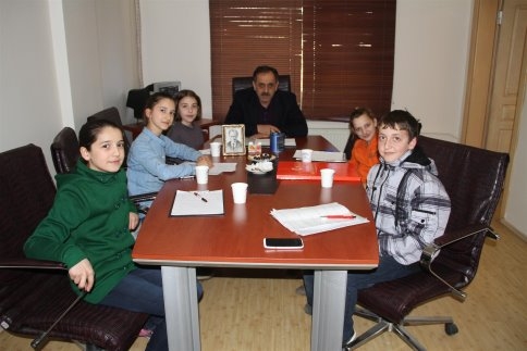 BAŞKAN ÇOCUKLARLA AKYAZI’NIN GELECEĞİNİ KONUŞTU