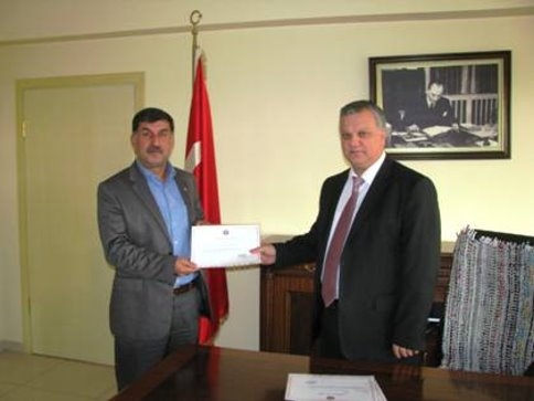 Sosyal Yardımlaşma ve Dayanışma Vakfı Mütevelli Heyetine Başarı Belgesi 