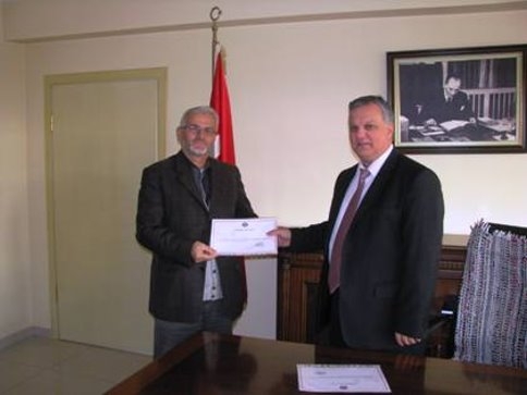 Sosyal Yardımlaşma ve Dayanışma Vakfı Mütevelli Heyetine Başarı Belgesi 