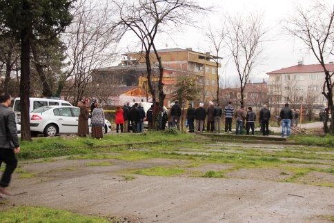 Yol Kenarında Erkek Cesedi Bulundu