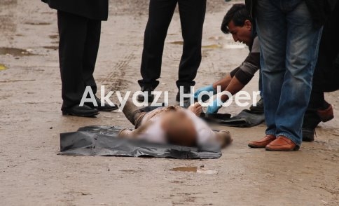 Yol Kenarında Erkek Cesedi Bulundu