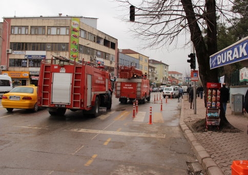 Okul Önüne İki İtfaiye Aracı Gidince Panik Yaşandı