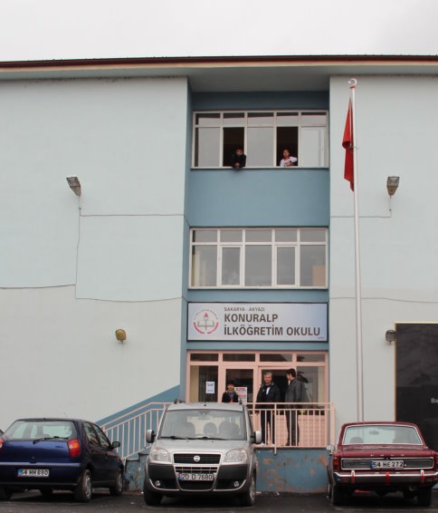 Okul Önüne İki İtfaiye Aracı Gidince Panik Yaşandı