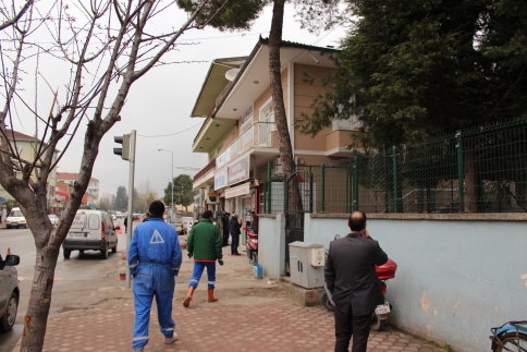 Okul Önüne İki İtfaiye Aracı Gidince Panik Yaşandı