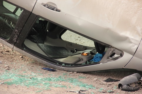 Akyazı Devlet Hastanesi Önünde Otomobil Takla Attı 1 Yaralı