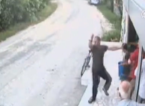 Bıçaklı Kavga Güvenlik Kamerasında