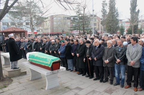 İsmail Onat Defnedildi