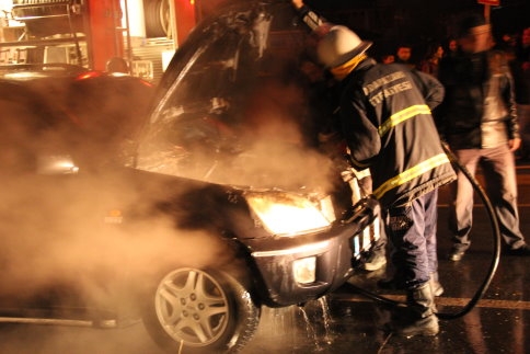 Hastane Mahesinde Seyir halindeki Jeep Yandı