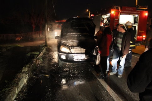 Hastane Mahesinde Seyir halindeki Jeep Yandı