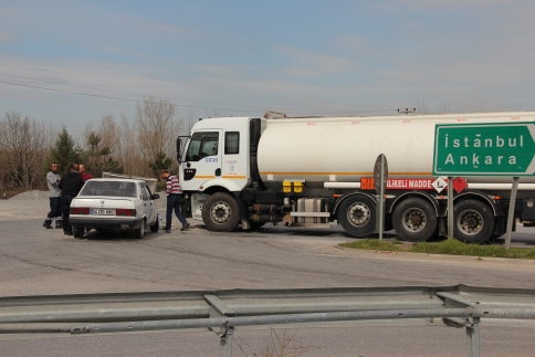 Akyazı Gişelerinde Trafik Kazası 1 Yaralı