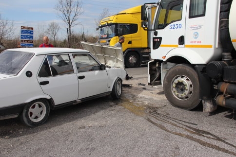 Akyazı Gişelerinde Trafik Kazası 1 Yaralı