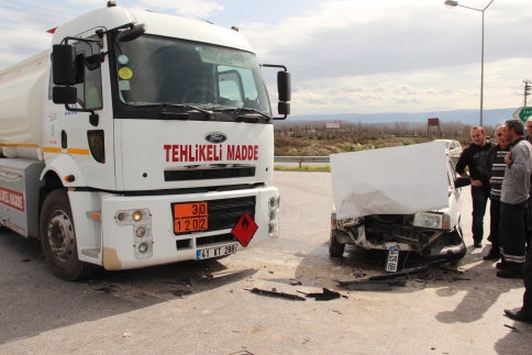 Akyazı Gişelerinde Trafik Kazası 1 Yaralı