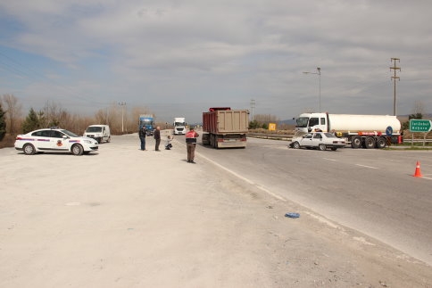 Akyazı Gişelerinde Trafik Kazası 1 Yaralı