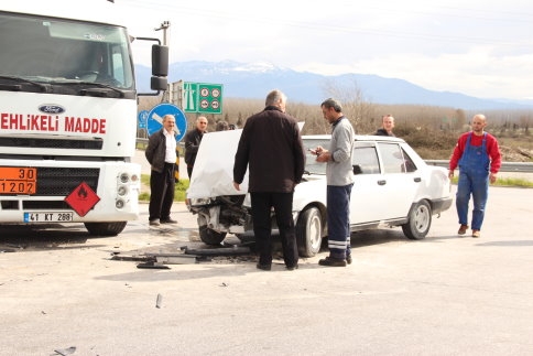 Akyazı Gişelerinde Trafik Kazası 1 Yaralı