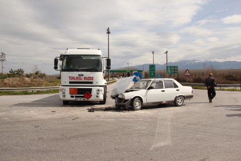 Akyazı Gişelerinde Trafik Kazası 1 Yaralı