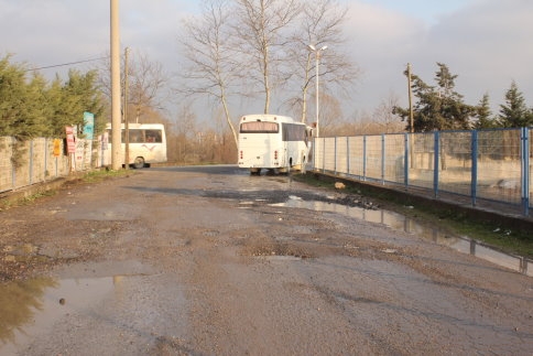 Küçücek Fabrikalar Önü Köstebek Yuvasına Döndü