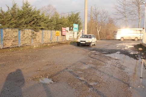 Küçücek Fabrikalar Önü Köstebek Yuvasına Döndü